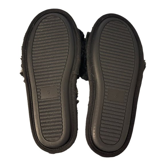 VS PINK Faux Fur Slippers color Black size Small - Picture 4 of 5